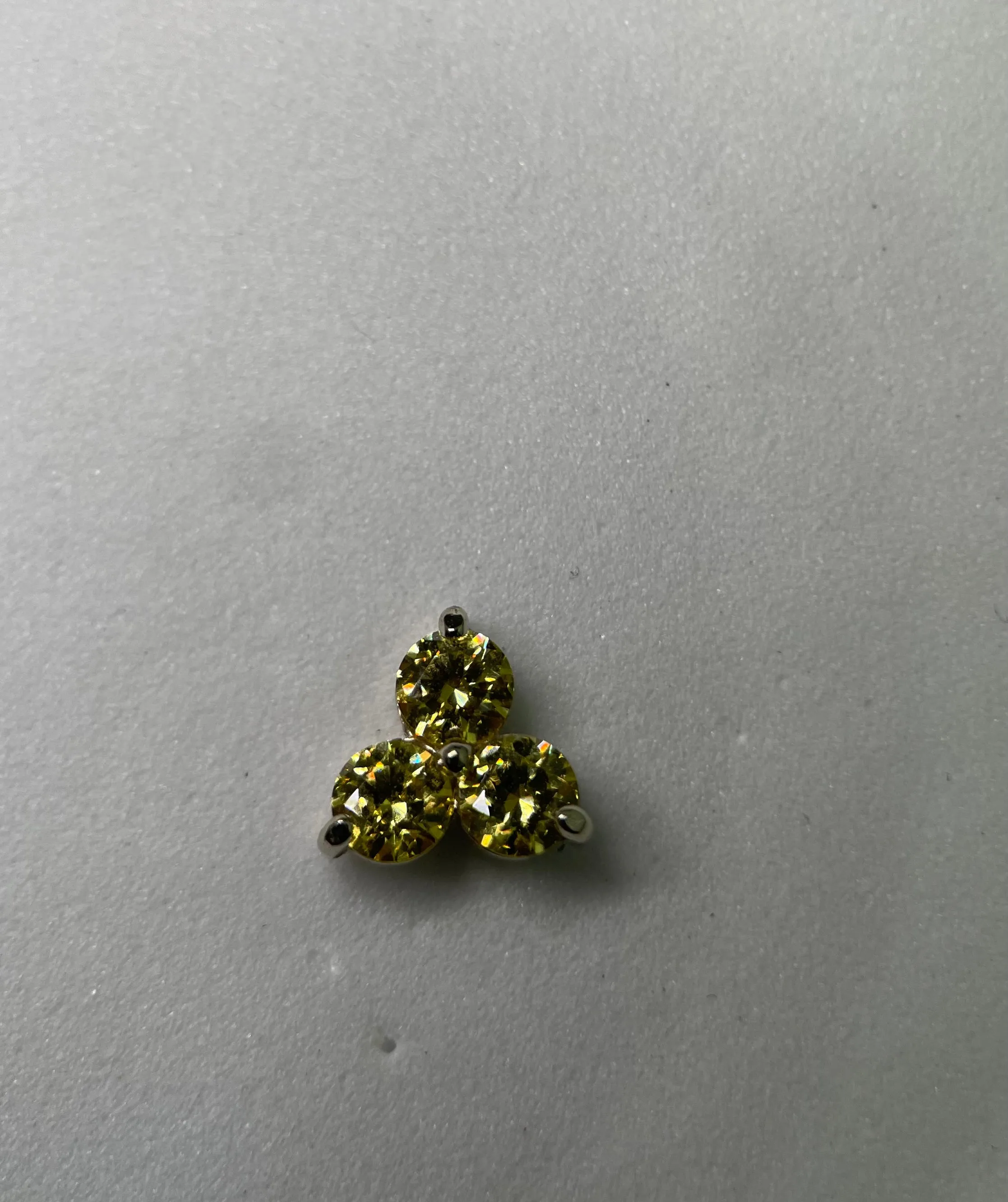 Anatometal Threadless 18K Gold Trio End (3mm Stone)