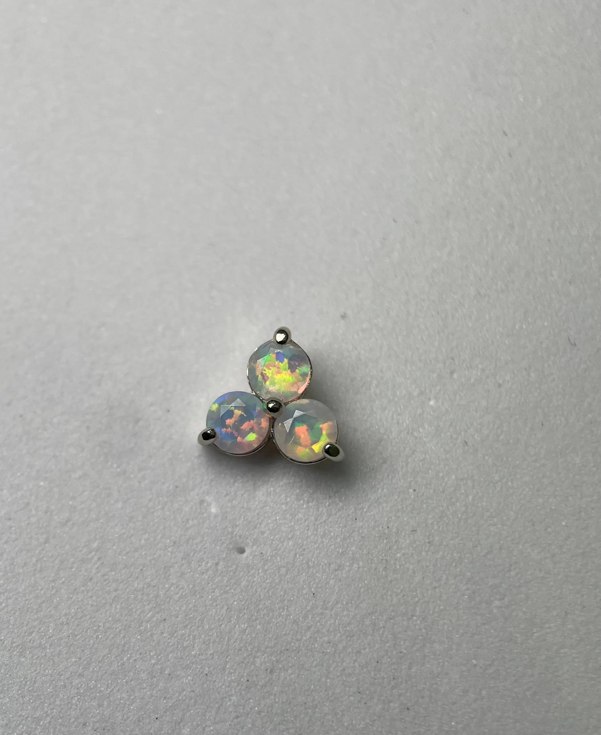Anatometal Threadless 18K Gold Trio End (3mm Stone)