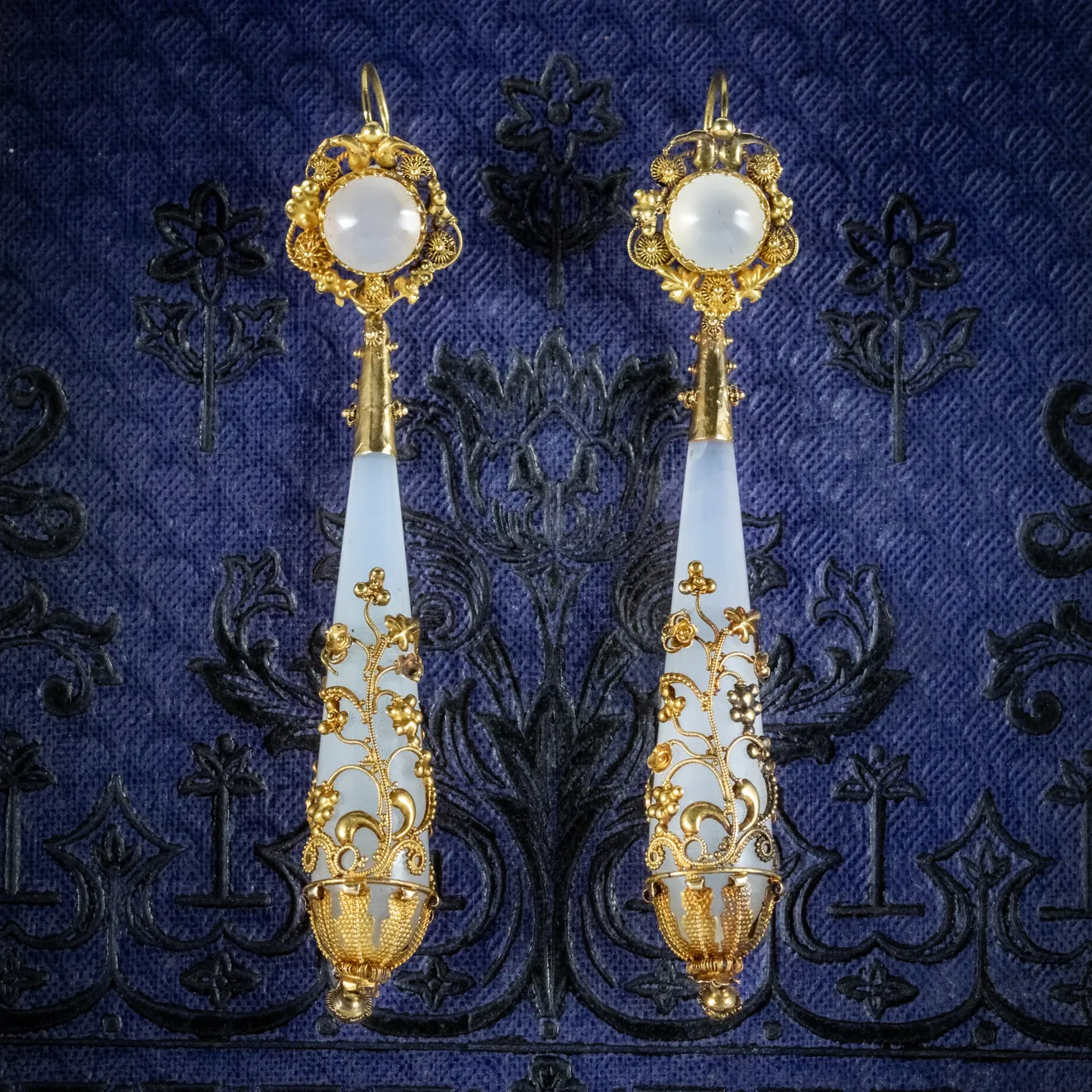 ANTIQUE GEORGIAN DAY AND NIGHT CHALCEDONY DROP EARRINGS 18CT GOLD CIRCA 1800