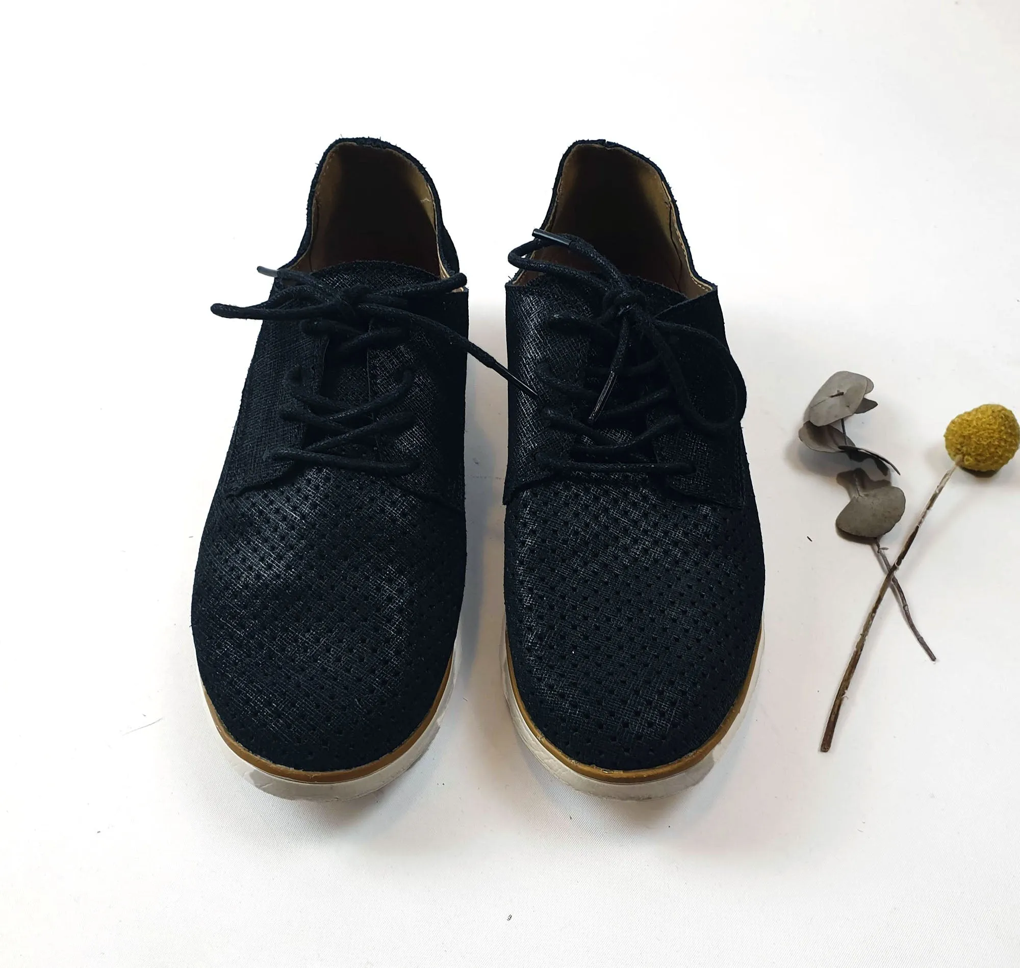 Easy Steps "Deed" metalic black leather lace up shoes size 38