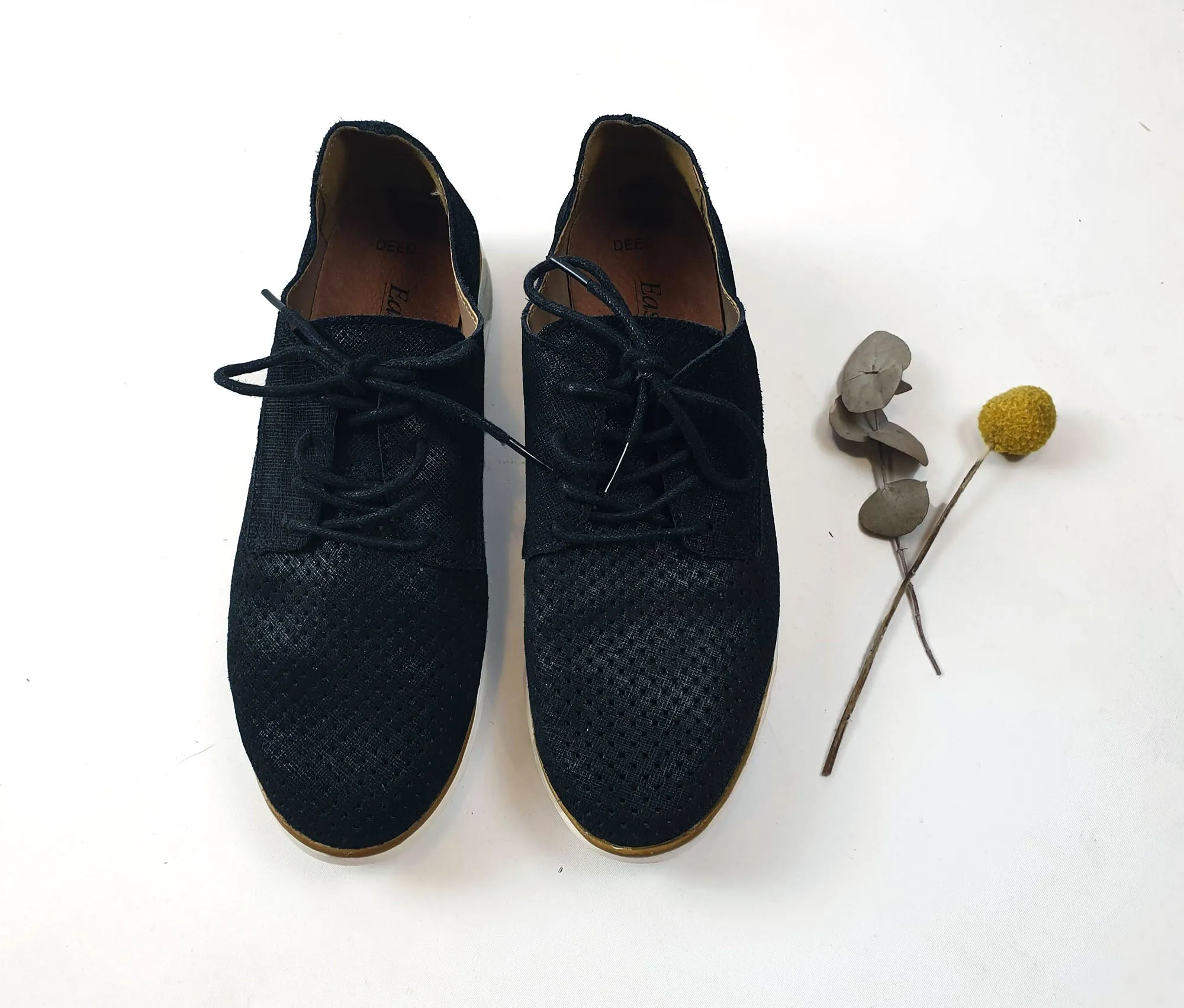 Easy Steps "Deed" metalic black leather lace up shoes size 38