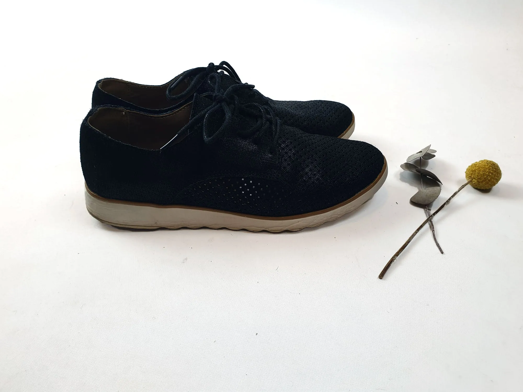 Easy Steps "Deed" metalic black leather lace up shoes size 38